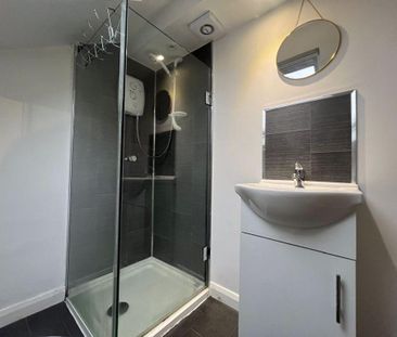 1 bedroom in a flat share to rent - Photo 3