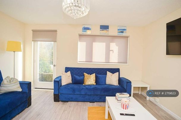 2 bedroom terraced house to rent - Photo 1