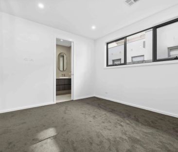 BEAUTIFUL FAMILY TOWNHOUSE IN PRIZED LOCALE! - Photo 6