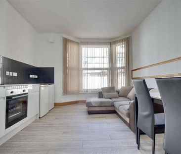 Sandringham Apartments, Osborne Road, Southsea, PO5 - Photo 4