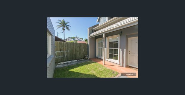 Townhouse with Exceptional Proportions - Photo 1