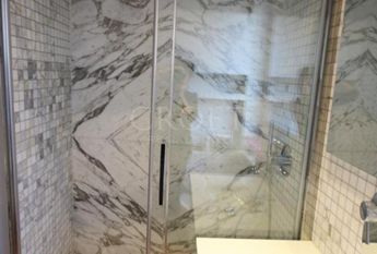 Aventino-S.Saba: Brand new 3 Bedroom, 3 bath, spacious triple living-dining room, modern kitchen, large balconies. Air conditioning, alarm, lots of natural light, located on quiet tree lined street walking distance to all services, metro, FAO. Ref 2057