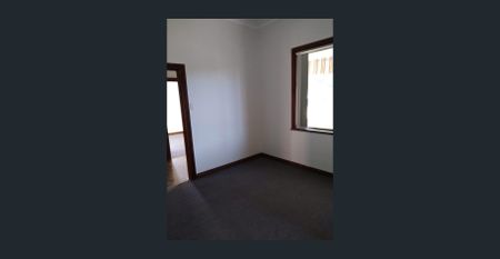 Great Three-Bedroom Home in Guildford - Photo 2