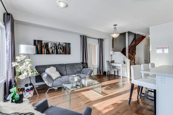 For Lease - 3056 Cascade Common Court, Oakville, Ontario - Photo 1