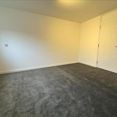 Community Road, Greenford - Photo 1