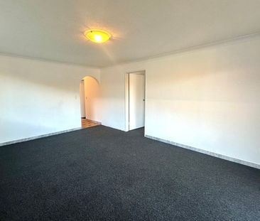 3 Bedroom Unfurnished Top Floor Apartment in the Heart of Burleigh ... - Photo 4
