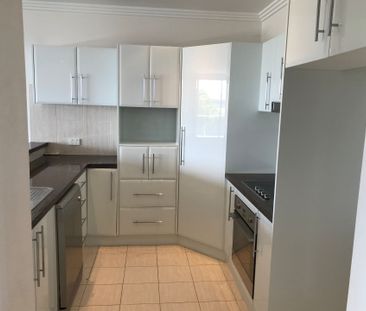 Spacious Apartment with River Glimpses - Walk to Town & Beaches - Photo 4