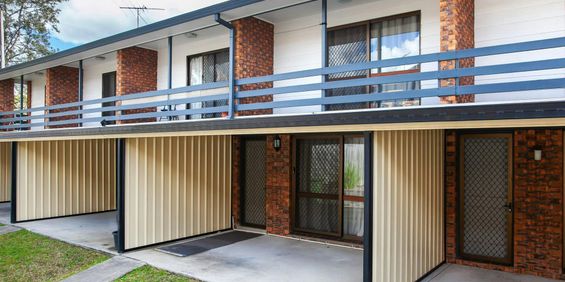 Neat & Tidy Townhouse Just for you - Photo 3