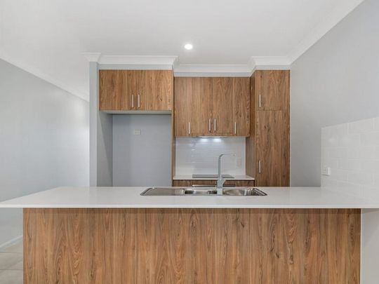 Modern, Low-Maintenance Living in a Quiet Oonoonba Pocket! - Photo 1