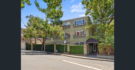 Perfectly Positioned Fully Furnished Apartment - Photo 3