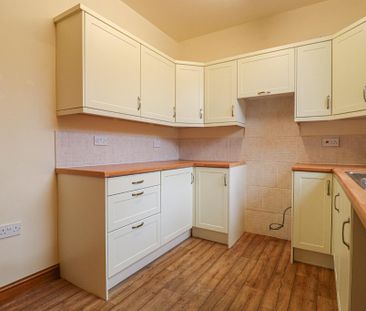 3 bedroom semi-detached house to rent - Photo 6