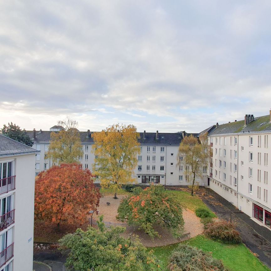 T4 de 71 m² grand séjour avec balcon – proche tram - Photo 1