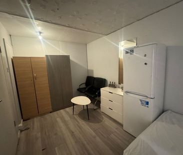 Room in a Shared Flat, Shipman Road, E16 - Photo 2