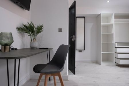 6 bedroom house to rent - Photo 2