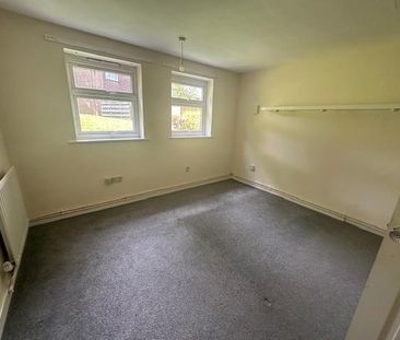 2 bedroom ground floor flat to rent - Photo 3