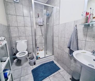 6 bedroom terraced house to rent - Photo 4