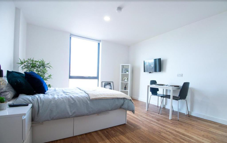 Property to rent - Photo 2