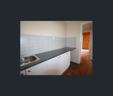 Neat as a pin - Photo 6