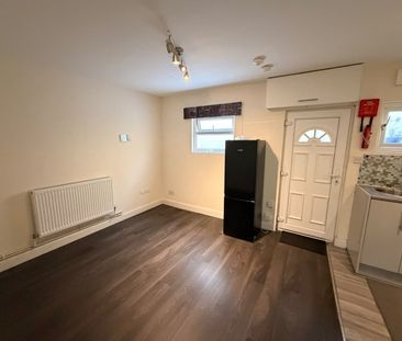 1 Bed Flat, Harpour Road, IG11 - Photo 4