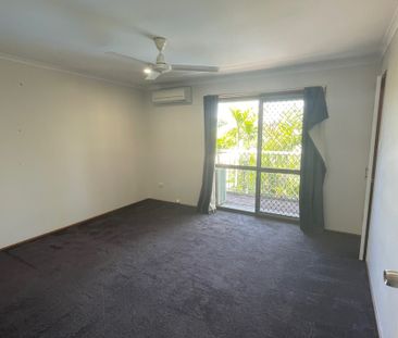 Tidy Unit, close to CBD and beach - POOL IN COMPLEX! - Photo 3