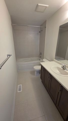 For Lease - 2 Greig St Street Unit# Upper, Brantford, Ontario - Photo 3