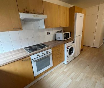 1 bedroom in a house share to rent - Photo 3