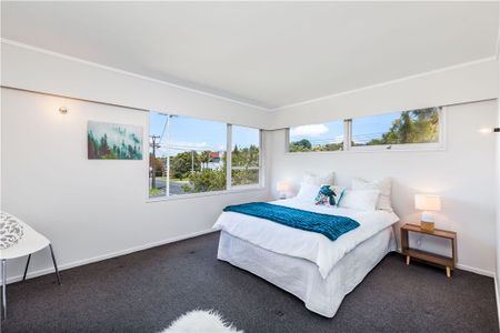 Gorgeous Gordon - Photo 2