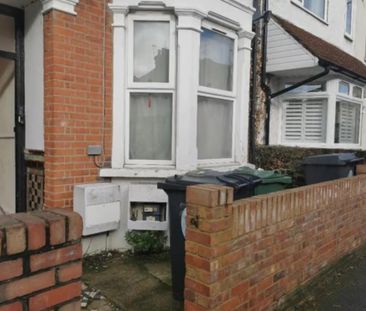 Room in a Shared House, London, E11 - Photo 4