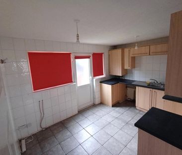 2 bedroom end of terrace house to rent - Photo 2