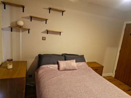 W11 Central Park, Belfast BT28ED - Photo 5