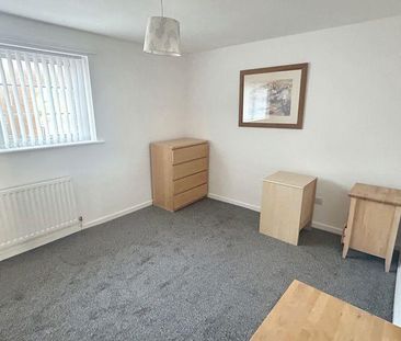 2 bed terraced house to rent in NE64 - Photo 4