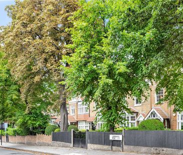 3 bedroom flat in 60 Larkhall Rise - Photo 1