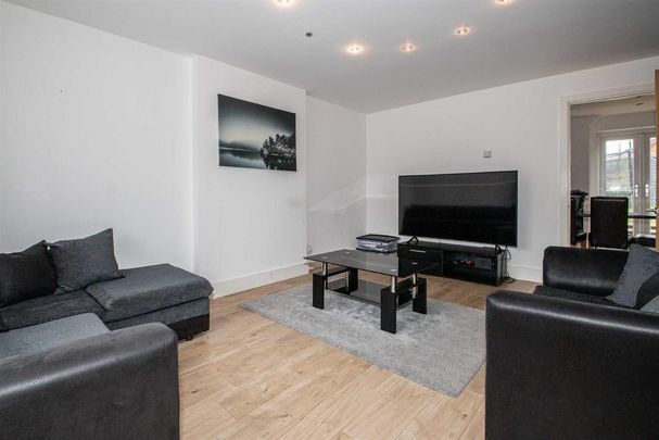 4 bedroom semi-detached house to rent - Photo 1