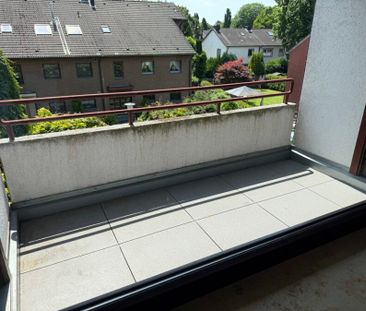 Blömker! Gemütliche 3,5-Raum-Wohnung mit Loggia und Garage in ruhig... - Photo 1
