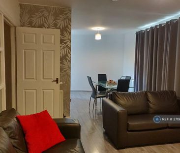 1 bedroom in a flat share to rent - Photo 2