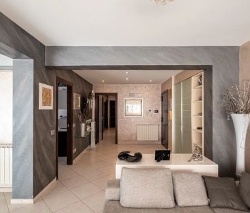 Elegante e luminoso appartamento arredato in residence Villa Dante - Photo 1
