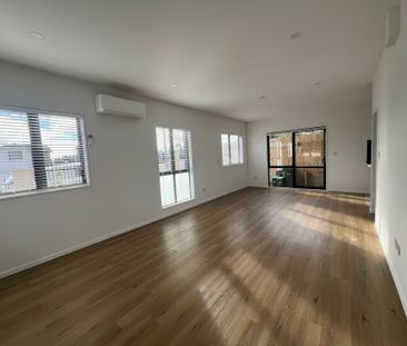 1A Bennett Road Pakuranga - Near New Luxury Townhouse - Photo 5