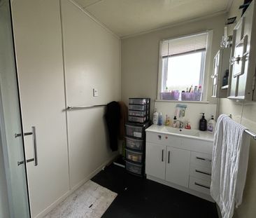 Levin - 3 Bedrooms - Photo 5