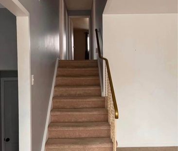 For Lease - 566 Chantenay Drive Unit# Upper, Mississauga, Ontario - Photo 2