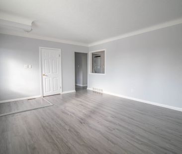 SPACIOUS 3 BEDROOM MAIN UNIT IN WELLAND!! - Photo 6