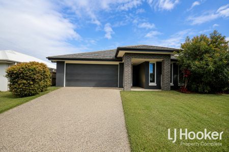 The Essence of Ideal Living - 2 Living Zones + Separate Study - Photo 2