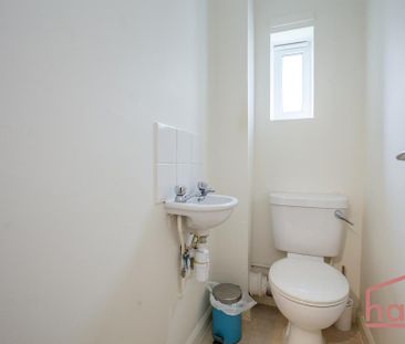 1 bedroom in a flat share to rent - Photo 1