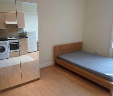 Studio to rent - Photo 2