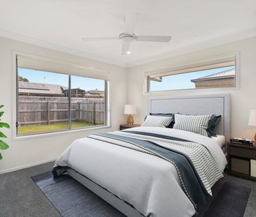 Impeccable Family Living only 800m from the Waterfront - Photo 1