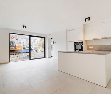 Woning te huur in Schaarbeek voor € 2.250 met 3 slaapkamers - Photo 2