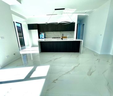 LUXURY 5 Bedroom Family Home ! - Photo 6
