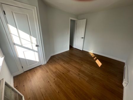 For Lease - 215 B Queen Street, Mississauga, Ontario - Photo 2