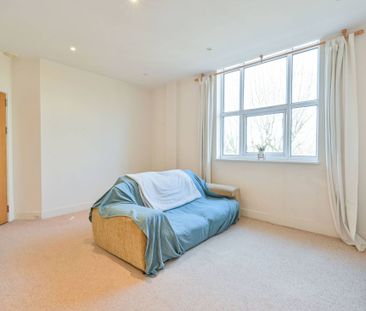 Bromyard House, Acton, W3 - Photo 1