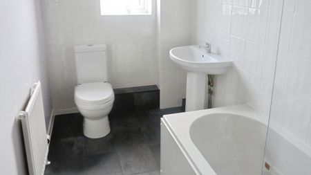 2 bedroom terraced house to rent - Photo 4