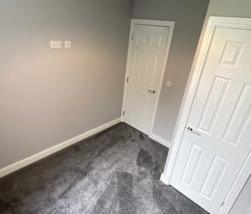 Flat B, Cross Green Crescent, Leeds, LS9 0DD - Photo 3